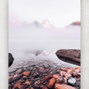 Montagnes et Lac Brumeux