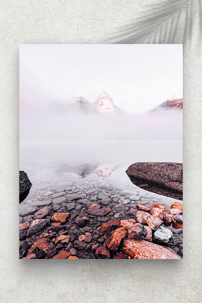 Montagnes et Lac Brumeux